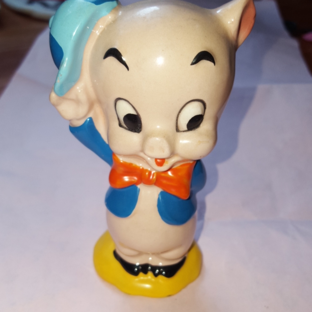 1975 Porky Pig Statue
